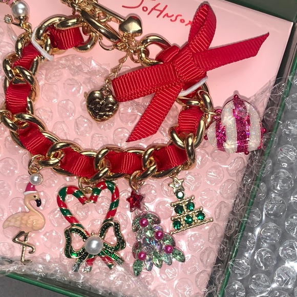 🆕- Betsey Johnson Red and Gold Holiday Charm Bracelet - Picture 5 of 7
